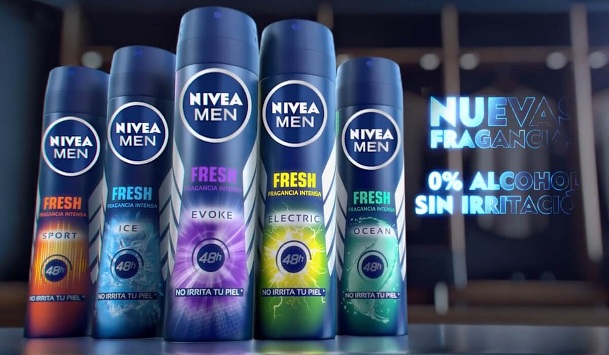 3D Product shot - Medium + Multi Product (2-8 items) + background design in 3D